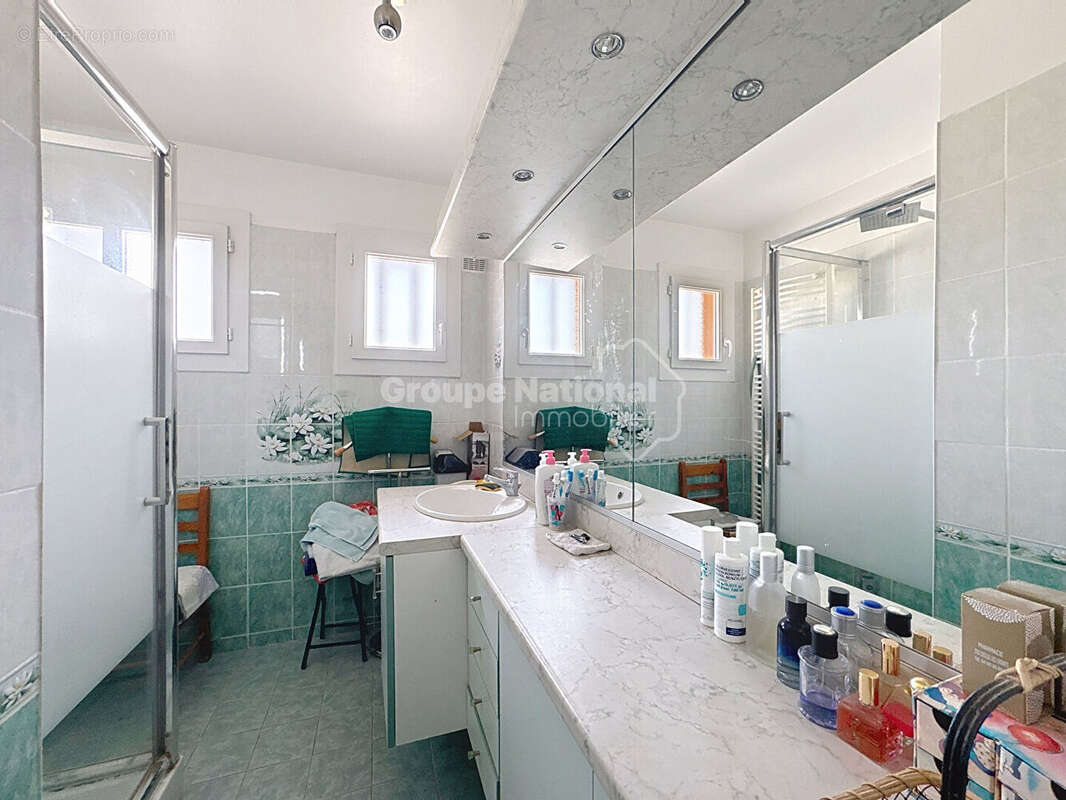 Maison à SAINTE-CECILE-LES-VIGNES