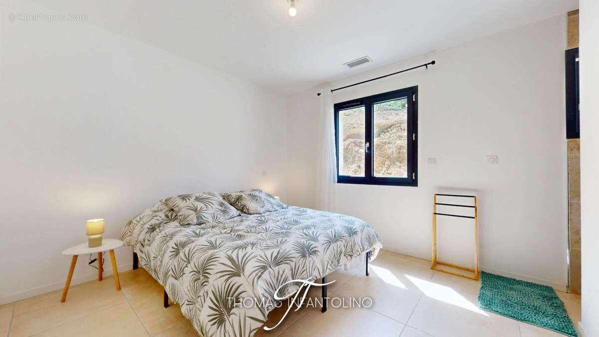 Plain pied - vue panoramique - 3 chambres - salle de bains - salle d'eau - photo 16