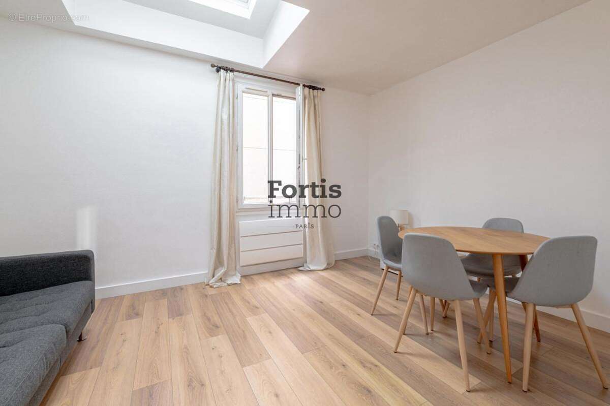 Appartement à PARIS-16E