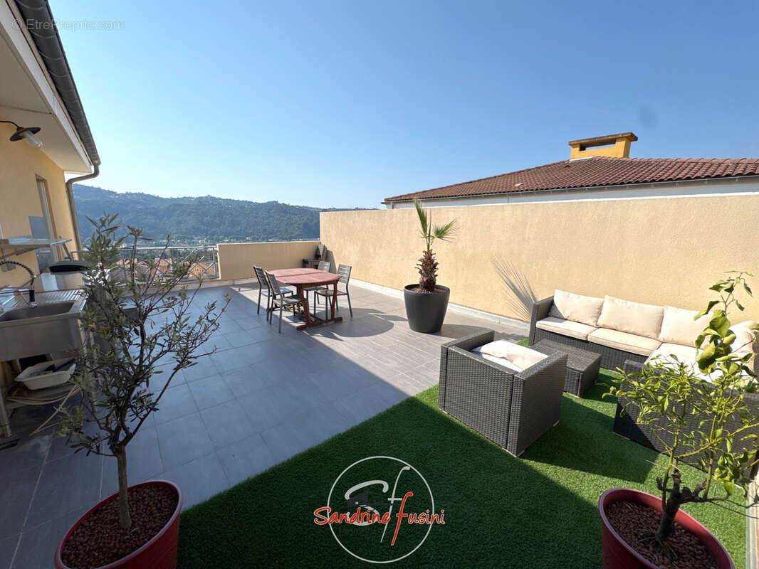 Carros beau duplex de 4 pièces avec vaste terrasse et garage. - photo 3