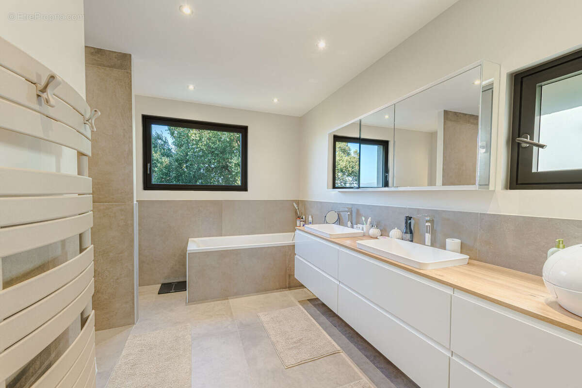 Nouveauté, villa avec superbe vue mer proche centre ville - photo 10