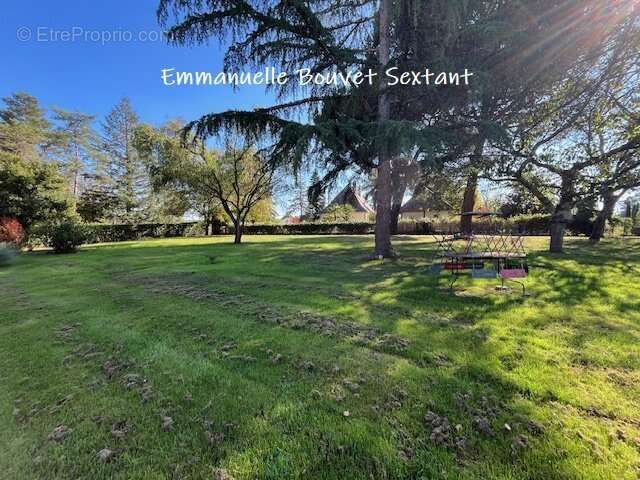 Maison en pierres, 4 chambres, 2 sde, garage, car-port, atelier, véranda, sur 4750 m2 clos. - photo 7