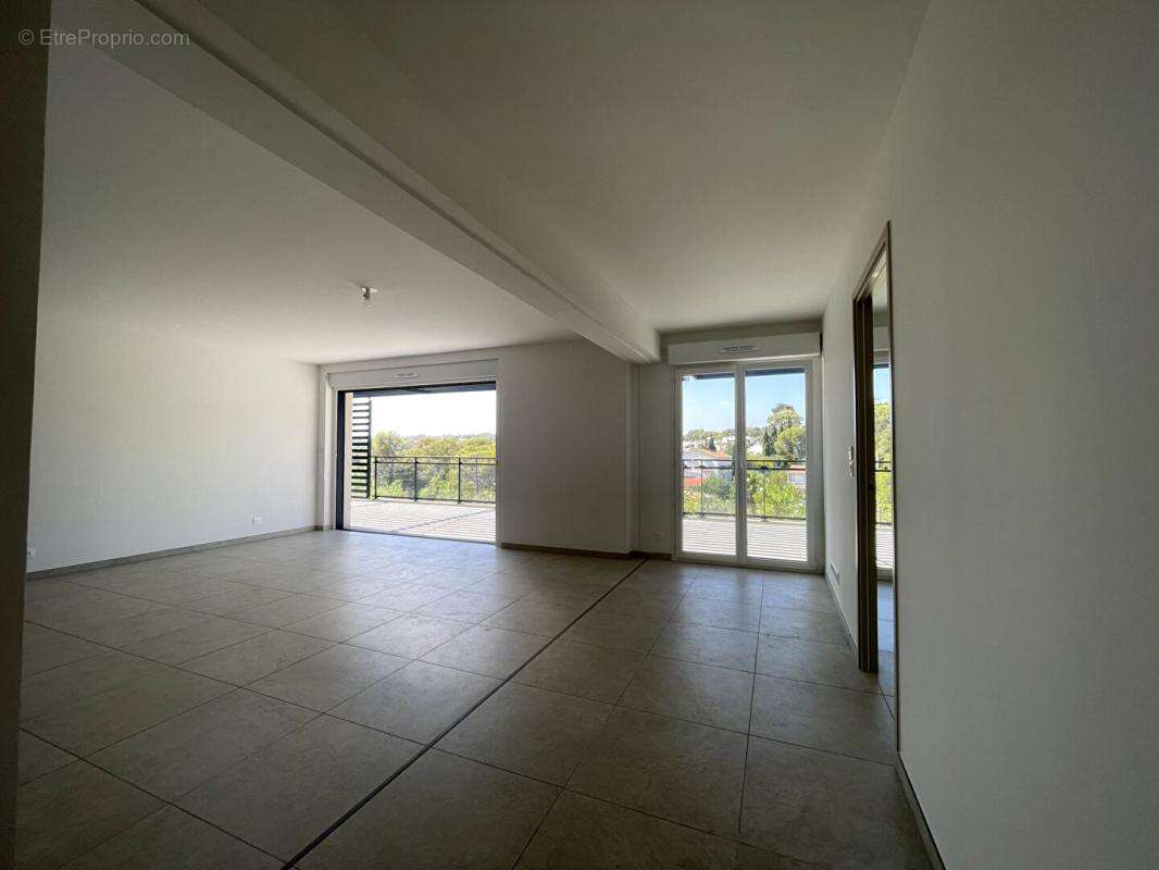 BOULOURIS   Appartement T4 Grand Standing de 107 m² avec terrasse de 36 m²  Frais de notaire réduits - photo 4