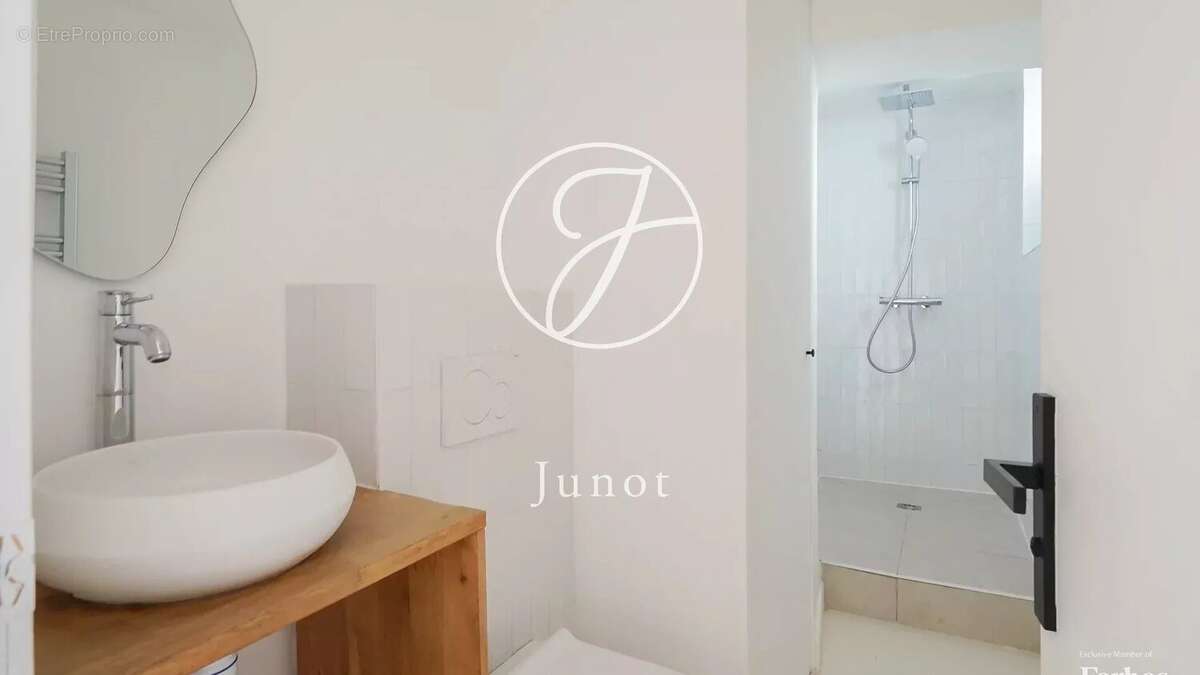 Appartement à PARIS-3E
