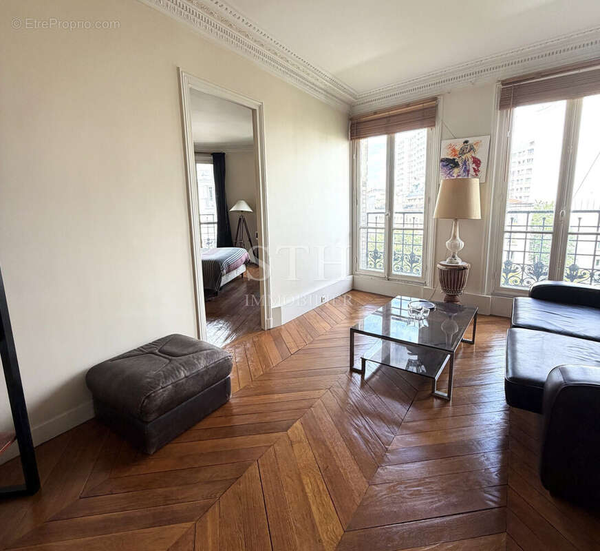 Appartement à PARIS-15E