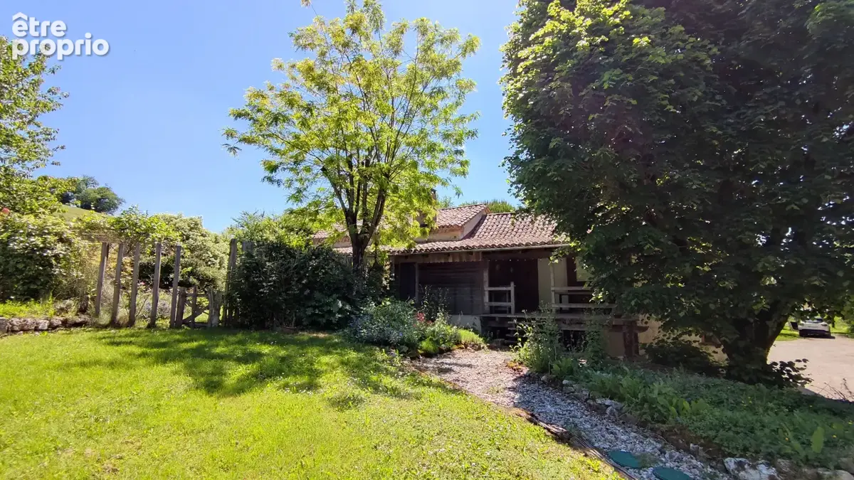 Magnifique maison en pierre avec gîte attenant et 6 575 m2 de terrain arboré - photo 5