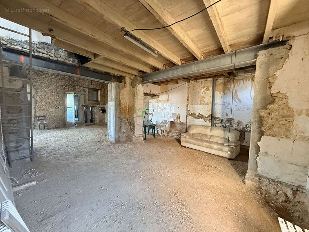 Maison à SAINT-GENIS-D&#039;HIERSAC