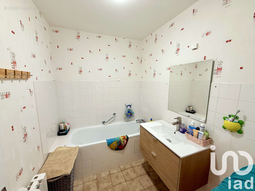 Maison 72 m² à Hambers  - photo 8