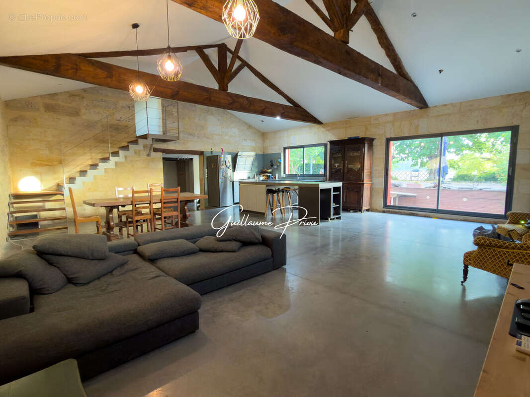 Maison 242 m² à Saint-Andre-De-Cubzac  - photo 8