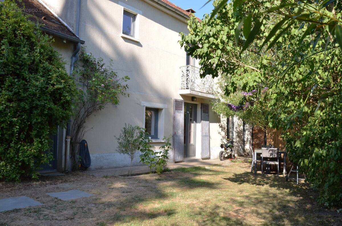 Maison à DAMPIERRE-EN-YVELINES