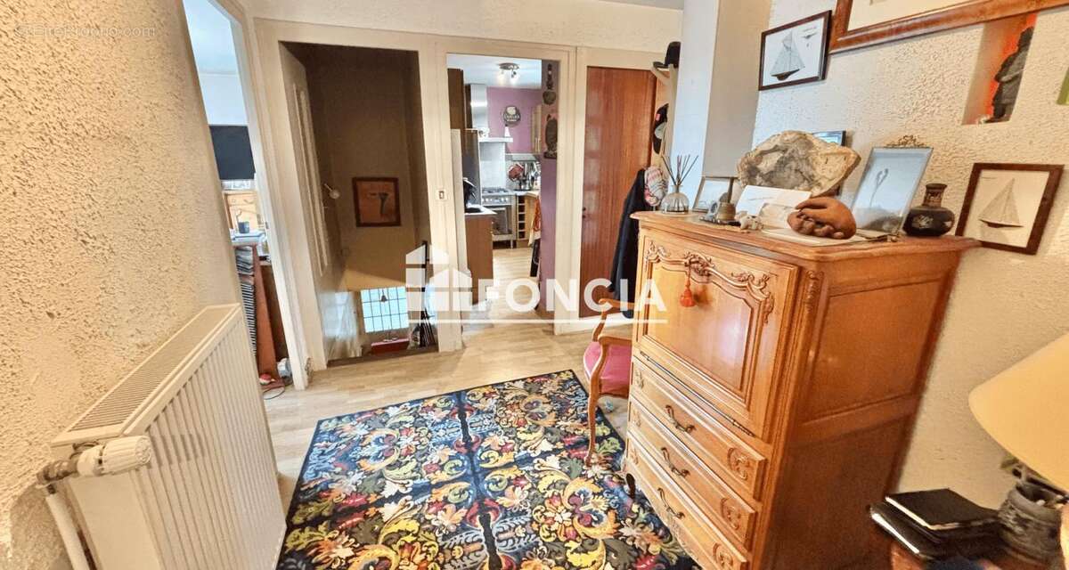 Maison à PUGNY-CHATENOD