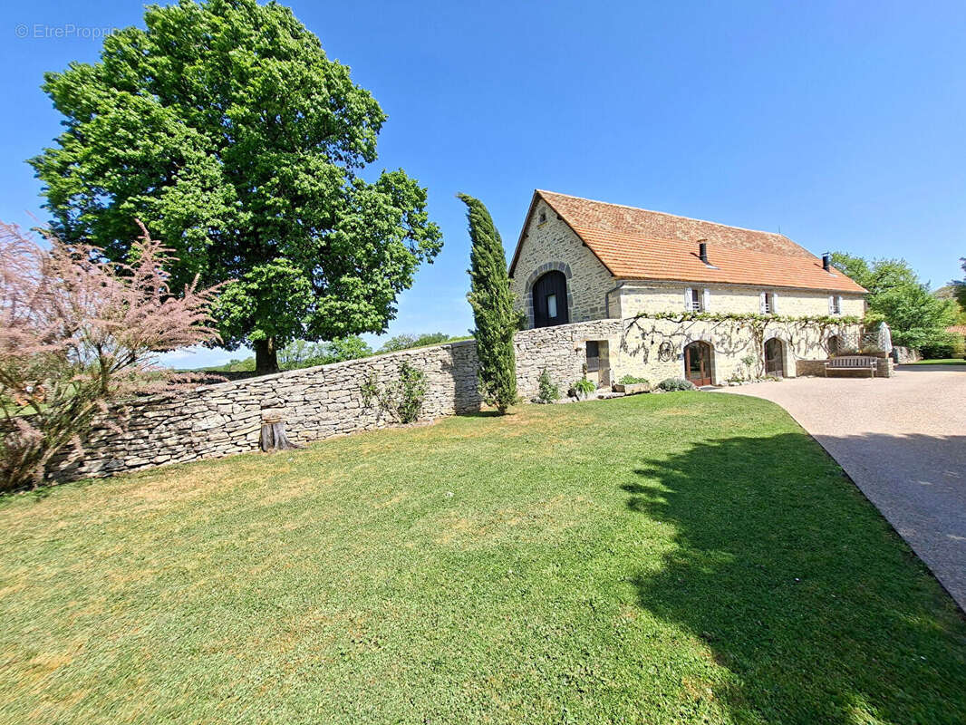 Domaine d'Exception en Quercy : Un Hameau de Pierre au Coeur du Causse de Gramat750 m2 - photo 6