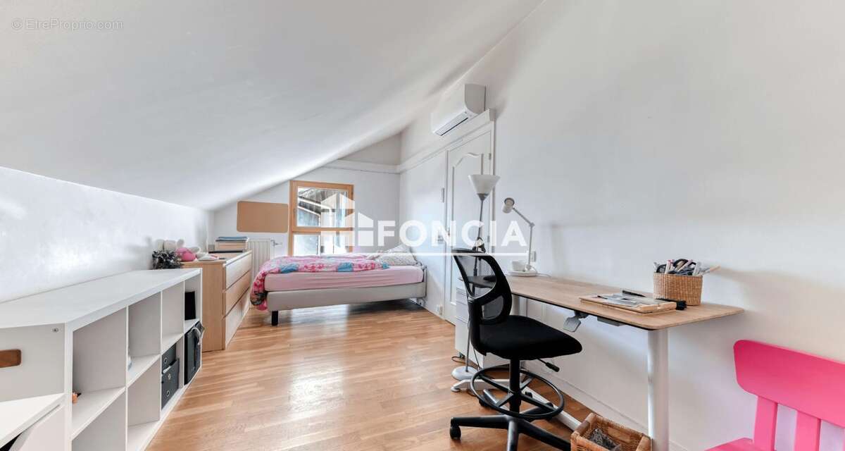 Villeurbanne gratte-ciel – duplex 147m² – dernier étage – terrasse & vue dégagée - photo 13