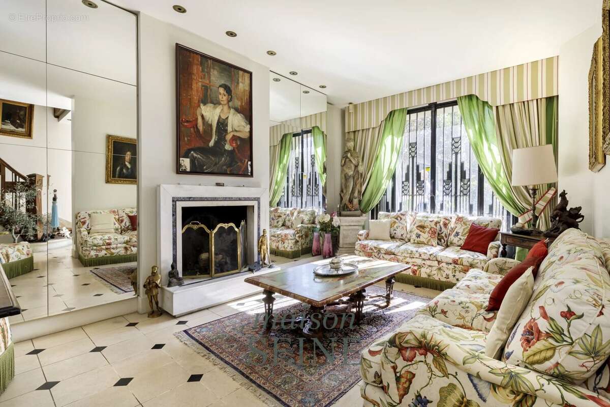 Maison à NEUILLY-SUR-SEINE