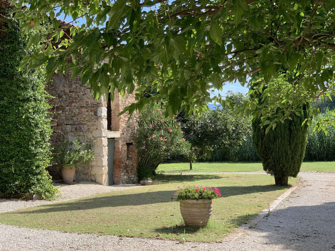 Maison 439 m² à Saint-Gervais-Sur-Roubion  - photo 7