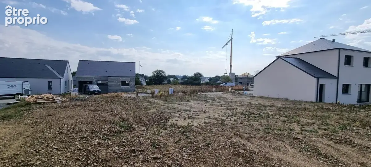 Terrain à LA MEMBROLLE-SUR-LONGUENEE