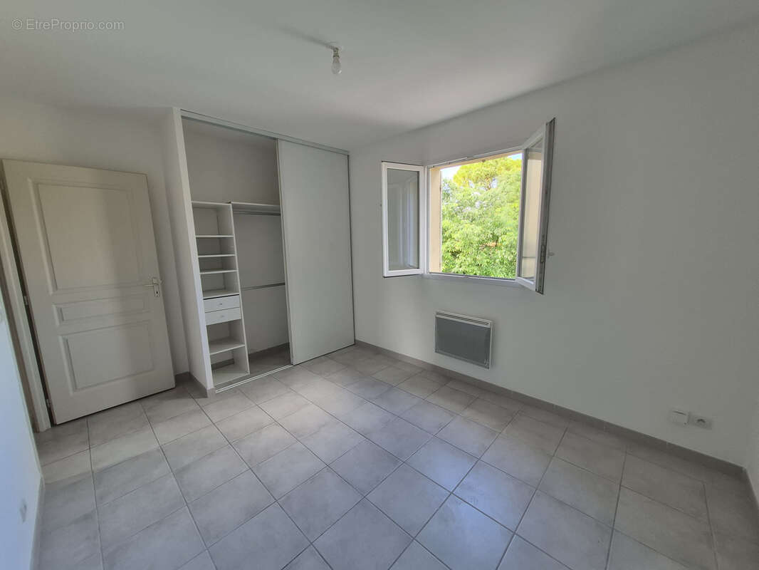 Maison à ENTRAIGUES-SUR-LA-SORGUE