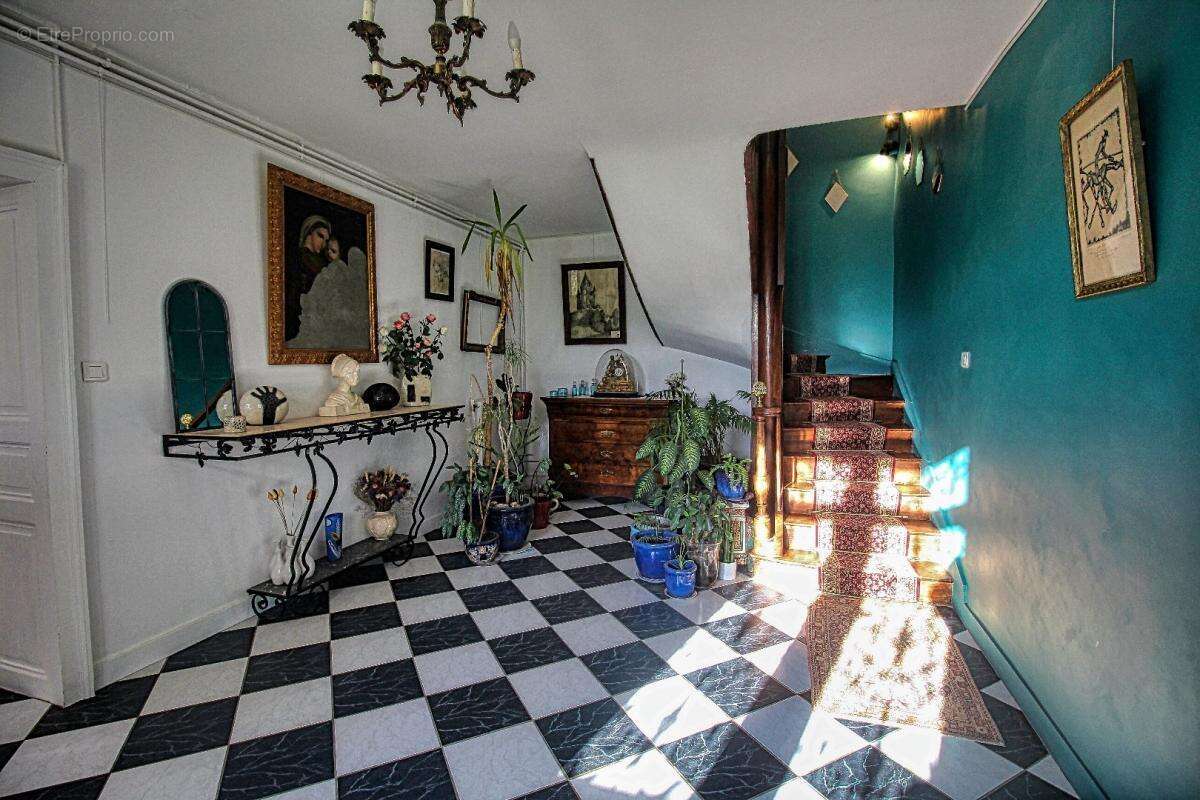 Maison à PRISSE-LA-CHARRIERE