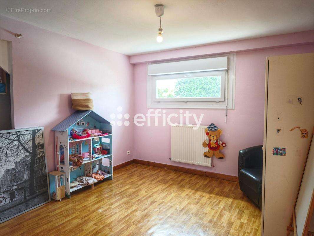 Maison 140 m² à Ergue-Gaberic  - photo 8