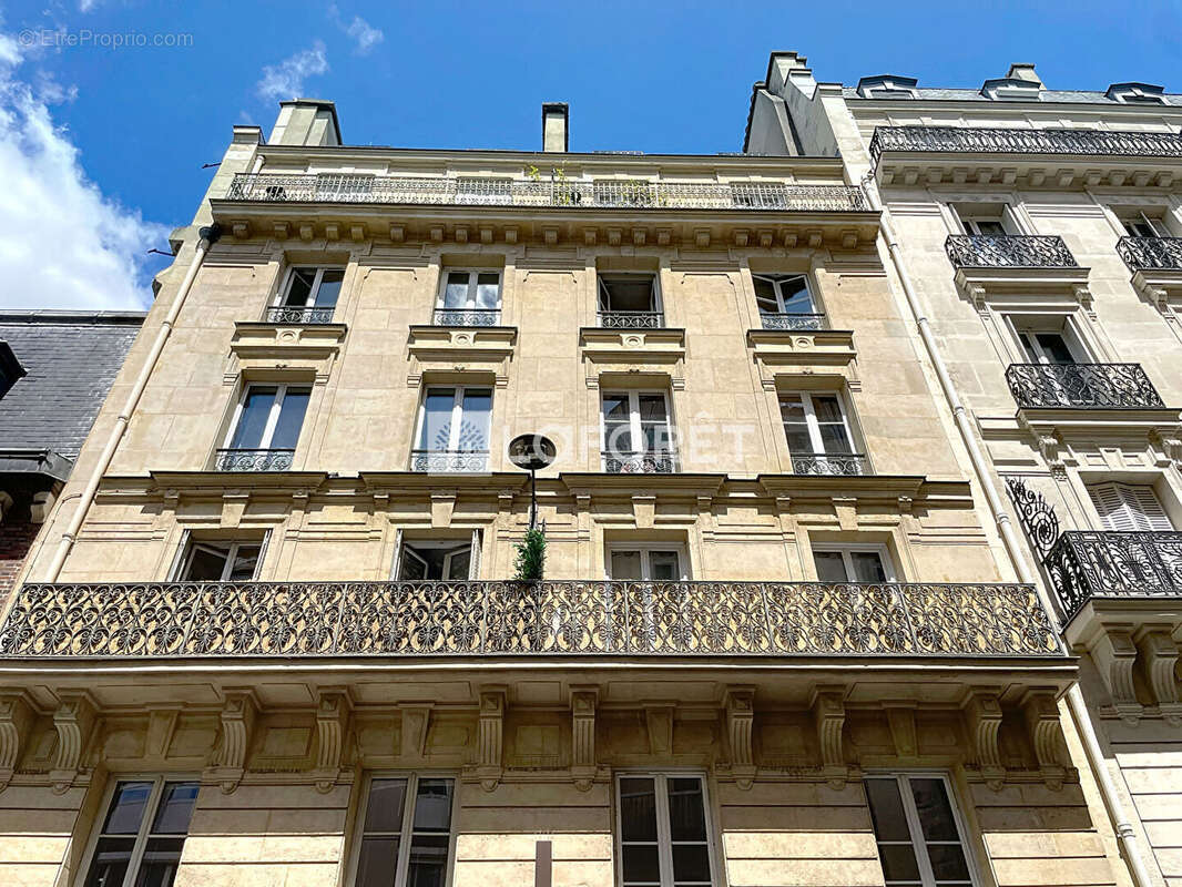 Appartement à PARIS-16E