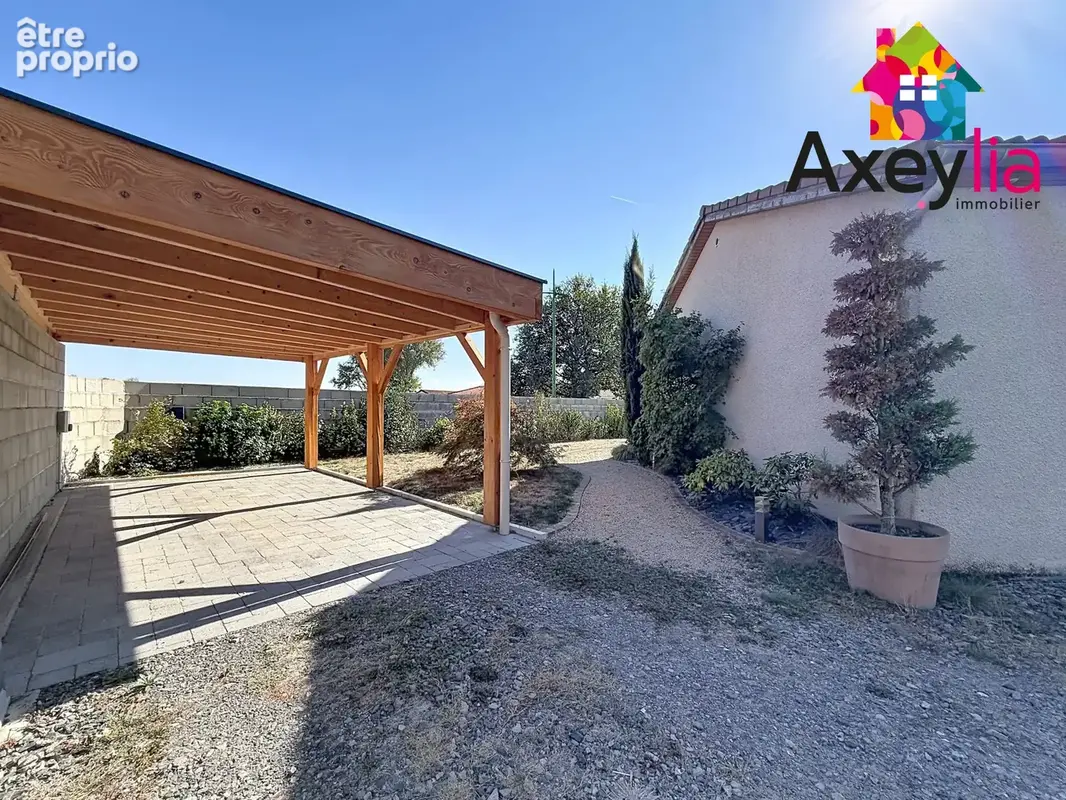 A vendre - secteur feurs - maison familiale 5 chambres avec garage, carport et terrain - photo 2