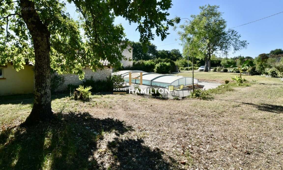 Superbe maison en pierre rénovée, avec bois et terrains attenants - photo 11