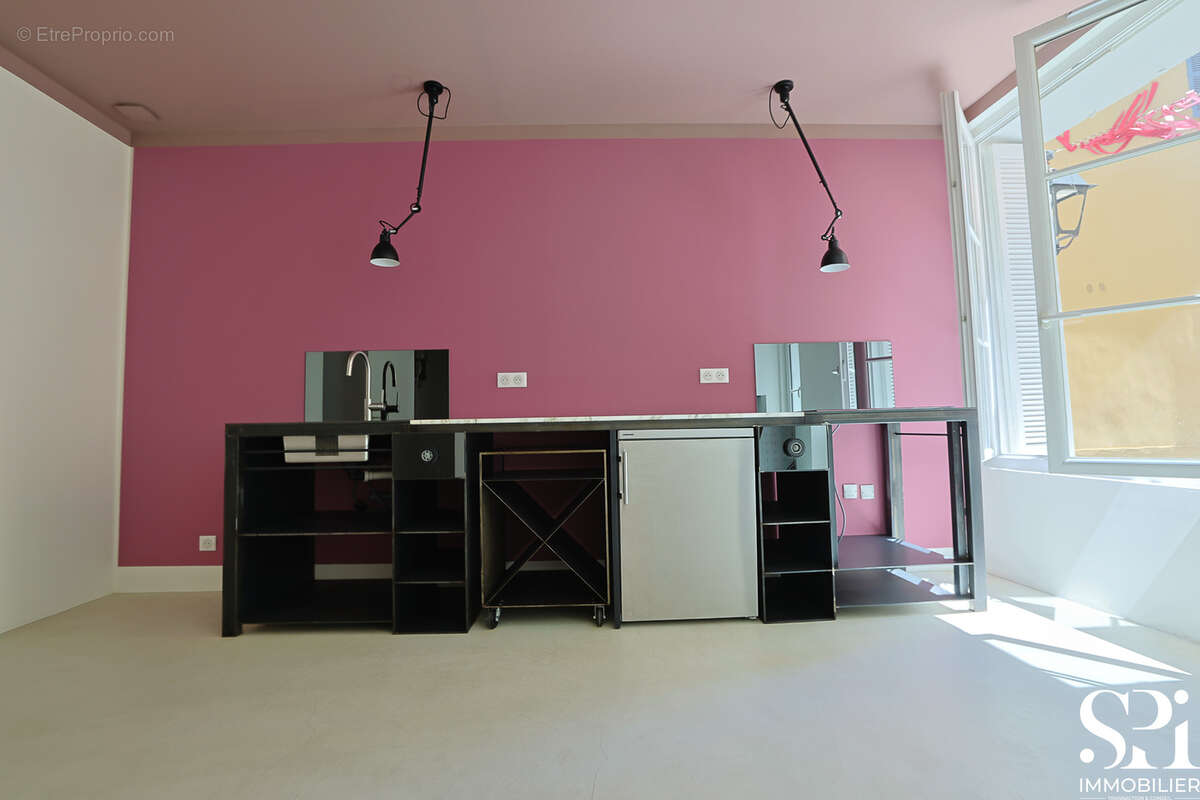 Hyeres vieille ville - loft atypique - t2 - à vendre    entièrement rénové - photo 2