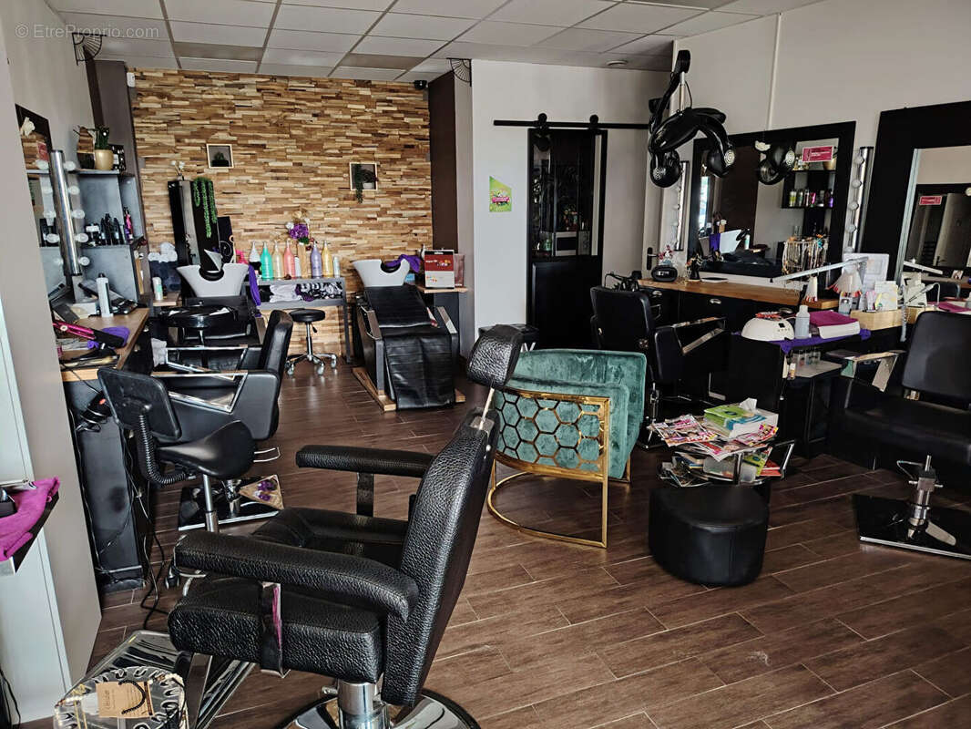 Commerce à ENTRAIGUES-SUR-LA-SORGUE