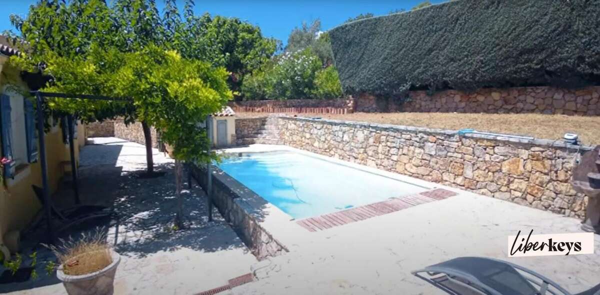 Maison Provençale - piscine - garage à Villecroze (Var)  sur  terrain clos de 1600 m² clos - photo 3