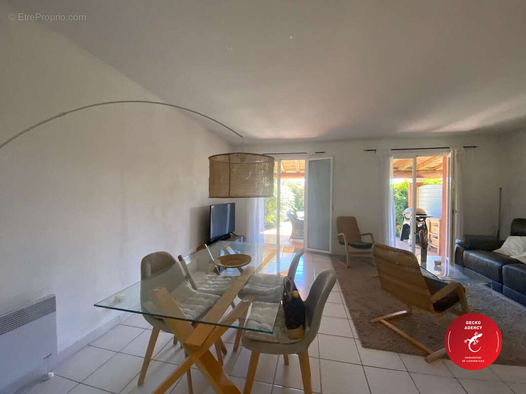 Maison à ROQUEBRUNE-SUR-ARGENS