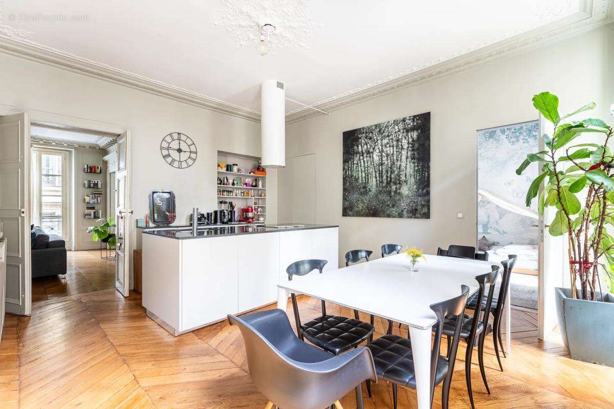 Appartement à PARIS-10E