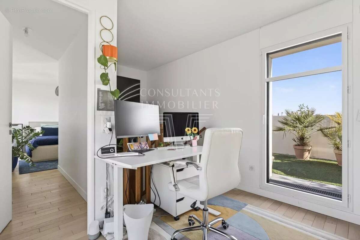 Appartement à LEVALLOIS-PERRET