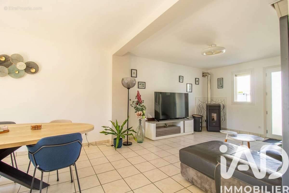 Photo 2 - Maison à ISSOU