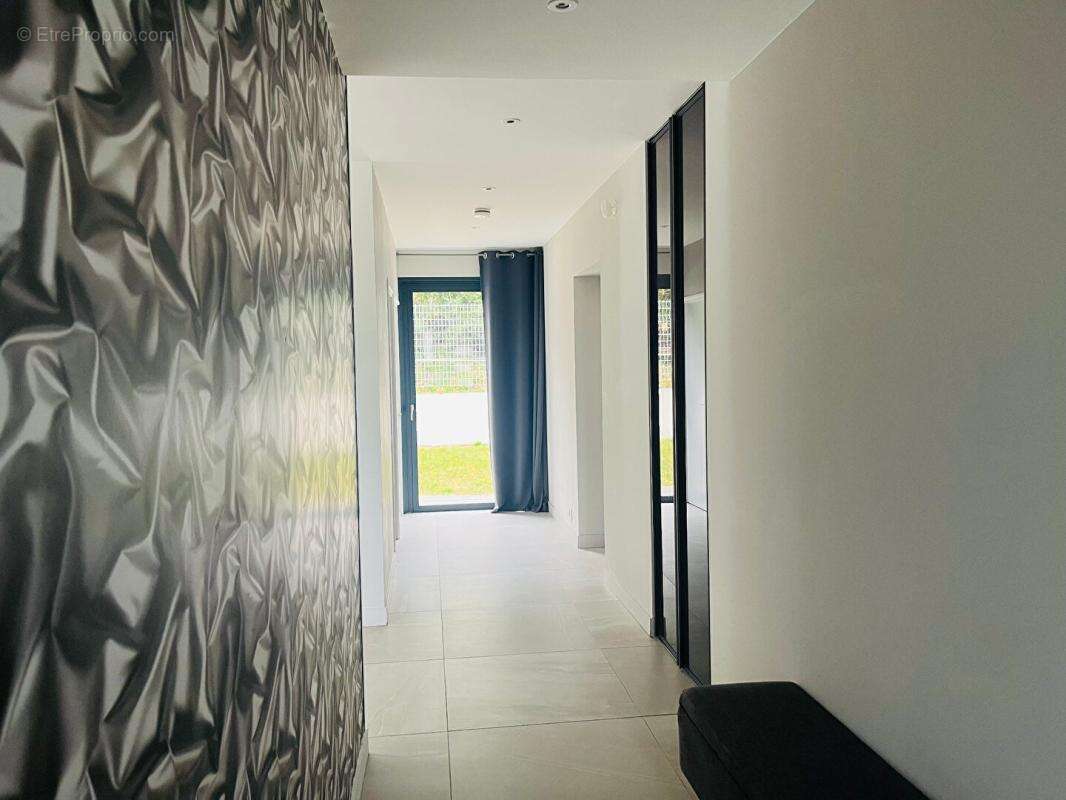 Villa contemporaine à Balma 210 m2, avec piscine et jacuzzi - photo 4