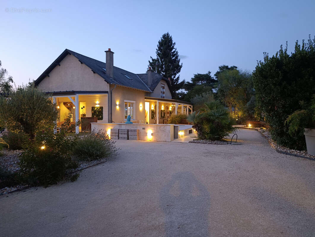 Maison rénovée, habitable de suite, garage, jardin clos avec piscine - photo 2