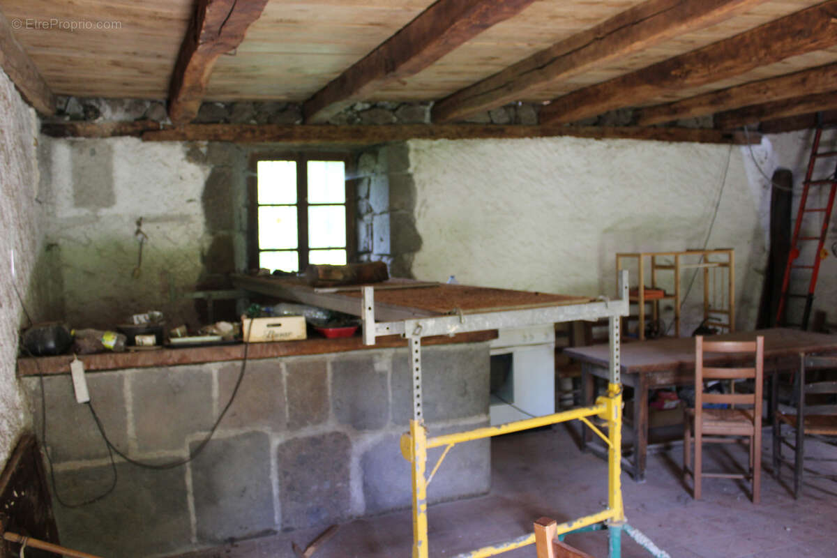 Maison à MANDAILLES-SAINT-JULIEN