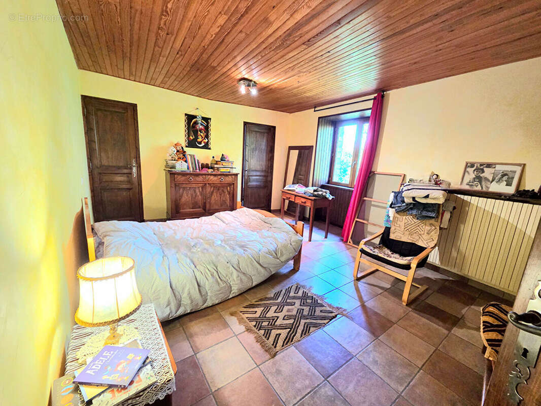 Ancien corps de ferme dans un hameau paisible avec un terrain de plus de 7 500m² - photo 7