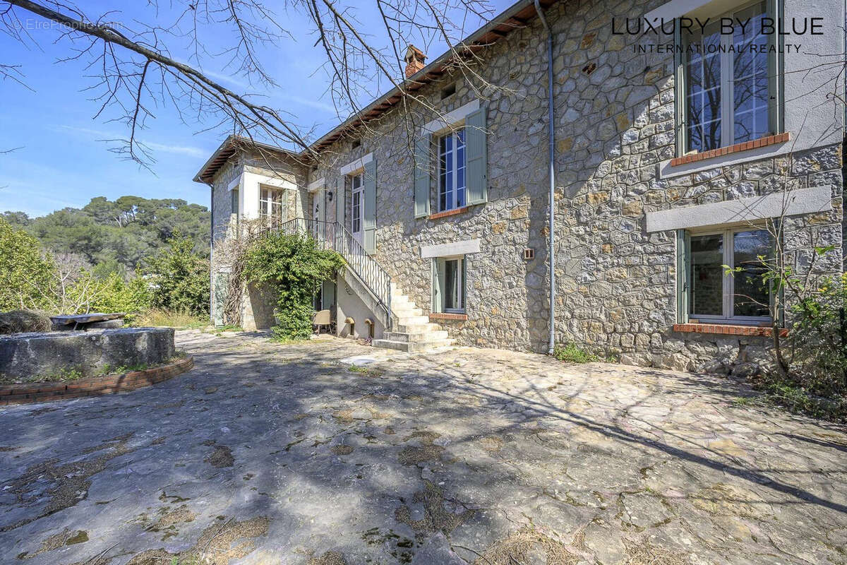 Maison à MOUGINS