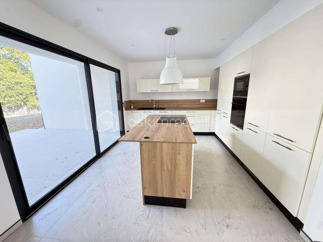 Maison à SAINT-ERBLON