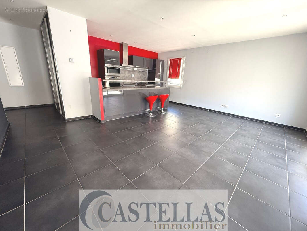 Appartement à ROQUEFORT-LA-BEDOULE