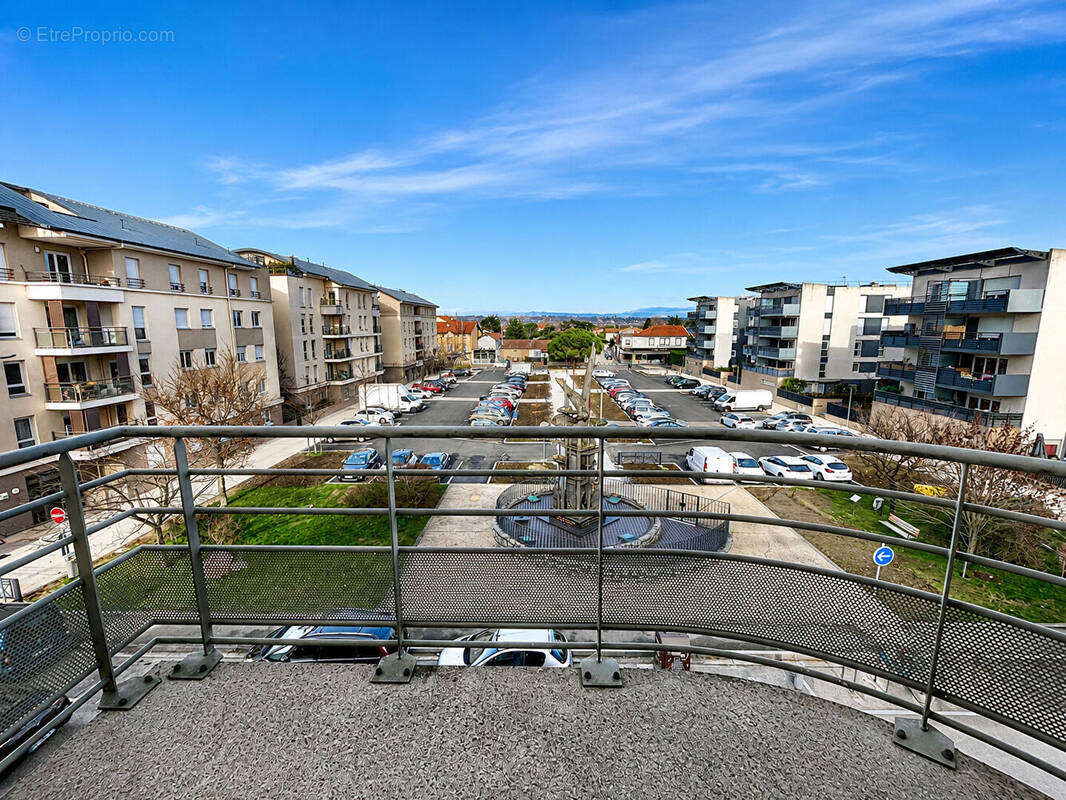Appartement à DECINES-CHARPIEU
