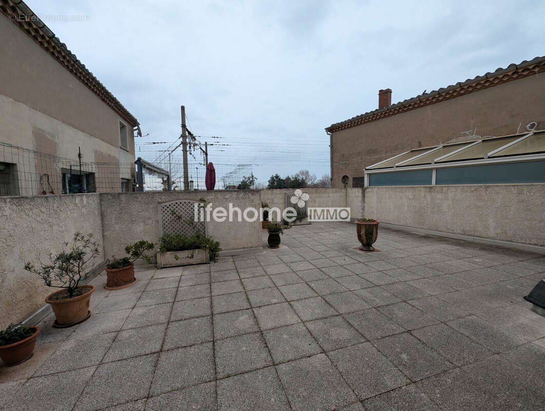 Appartement 242 m² à Frontignan  - photo 2