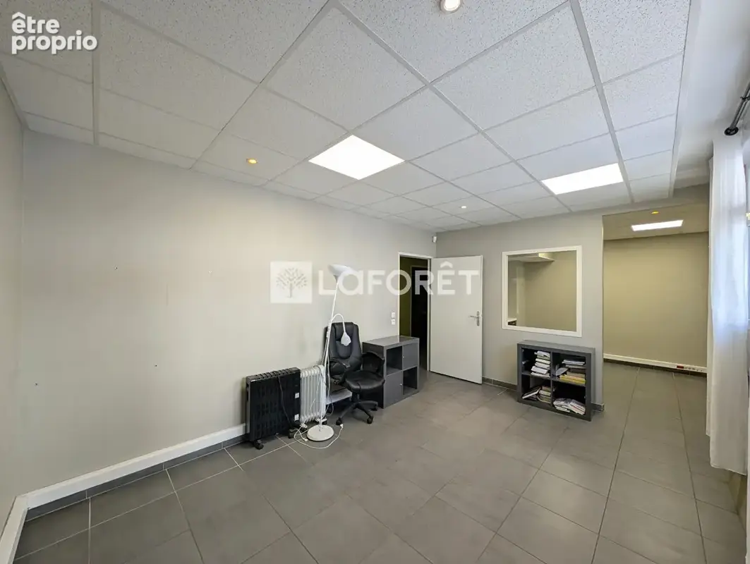 Local professionnel 235m² avec 4 stationnements privatifs - grenoble malherbe - photo 8