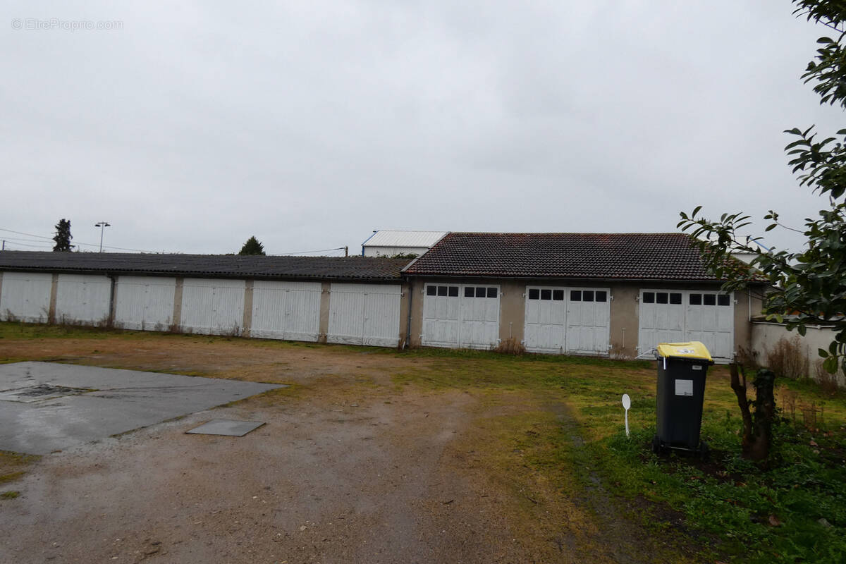 Parking à MONTLUCON