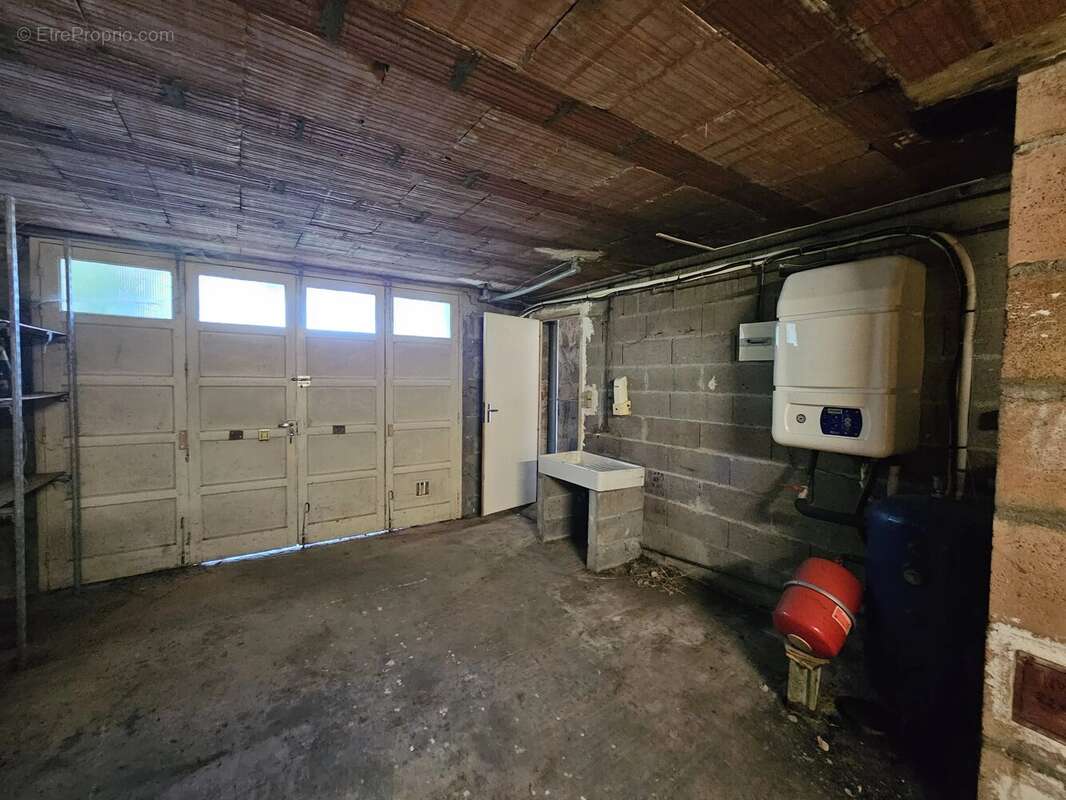 Maison de campagne individuelle avec ancien potentiel de chambres d'hôtes – Une opportunité de rénovation riche en possibilités - photo 14