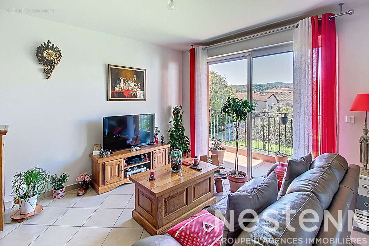 Appartement à SALERNES