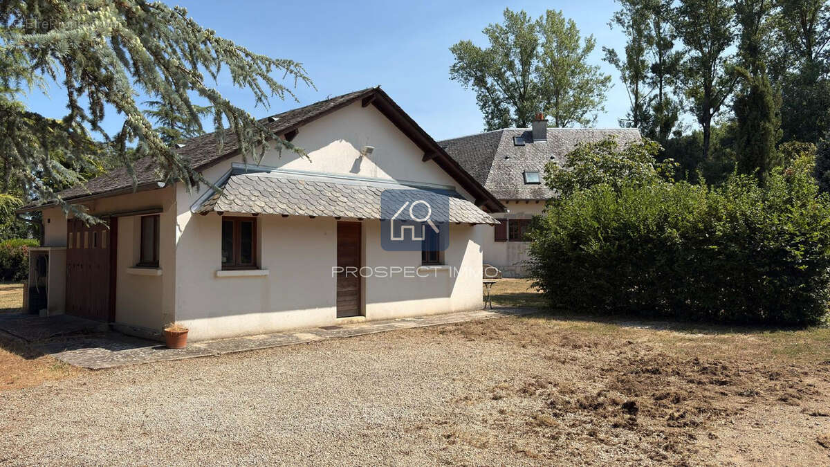 Propriété de caractère avec piscine à Laissac - photo 9