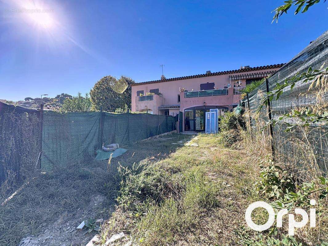 Appartement à VALLAURIS