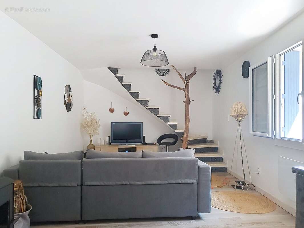 Maison à SAINT-GENIES-DE-VARENSAL