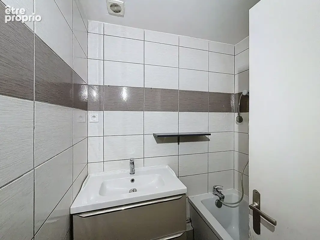 Appartement 2 pièces 46 m² à vendre à Le Chambon-Feugerolles (42500) - photo 75